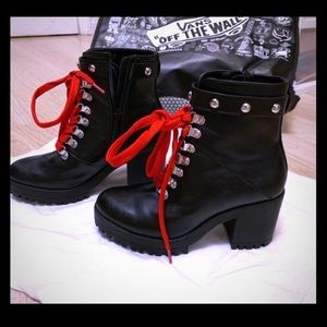 Forever 21 Size 5 boots